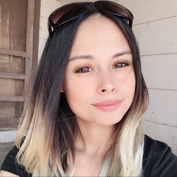 Meet Your Posher, Gabby - Picture 2 of 4